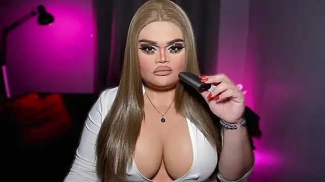 Snapshot of KarolinaThompson chatting on 04-07-26, 04:35 KarolinaThompson online show from 04-07-26, 04:35