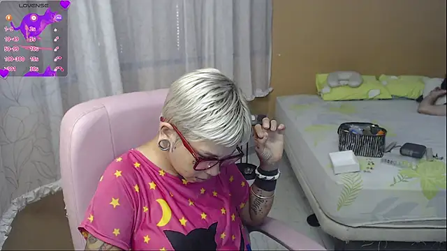 Snapshot of moon_cat85 chatting on 07-14-26, 04:56 moon cat85 online show from 07-14-26, 04:56