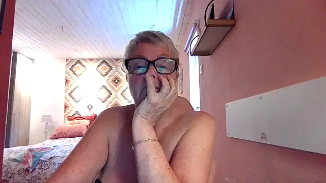 GrannyChrissy68 online show from 09-11-25, 11:54