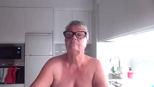 GrannyChrissy68 online show from 10-16-25, 09:49