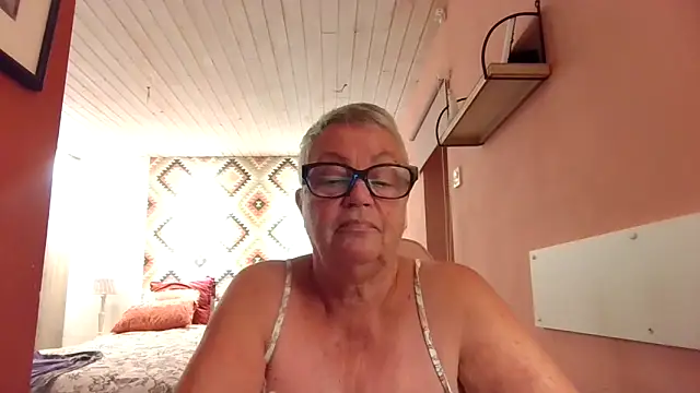 GrannyChrissy68 online show from 11-12-25, 03:34