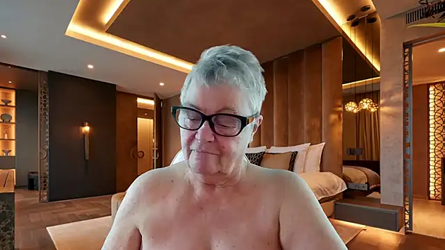 GrannyChrissy68 online show from 12-18-25, 01:06