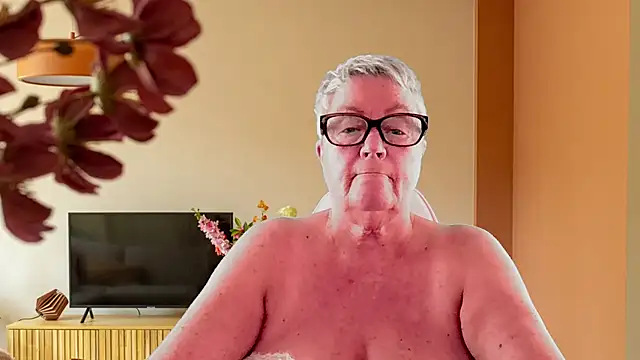 GrannyChrissy68 online show from 02-24-26, 10:41