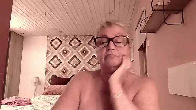 GrannyChrissy68 online show from 03-01-26, 05:48