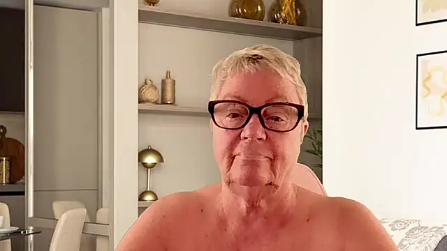 GrannyChrissy68 online show from 04-11-26, 01:26