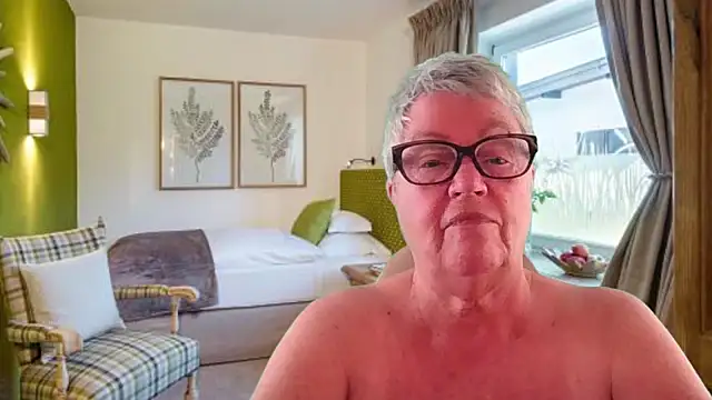 GrannyChrissy68 online show from 05-01-26, 02:32