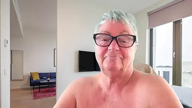 GrannyChrissy68 online show from 05-06-26, 01:38