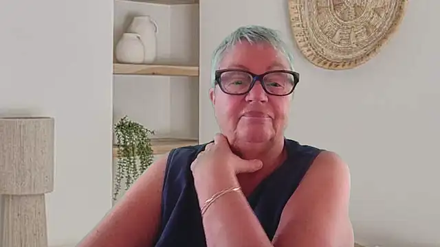 GrannyChrissy68 online show from 05-09-26, 12:32