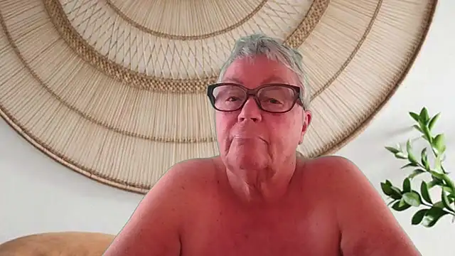 GrannyChrissy68 online show from 05-10-26, 09:20