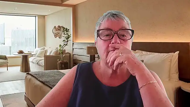 GrannyChrissy68 online show from 06-06-26, 12:43