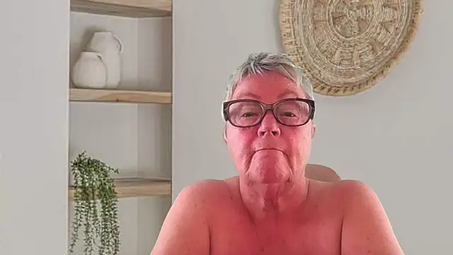 GrannyChrissy68 online show from 06-08-26, 10:10