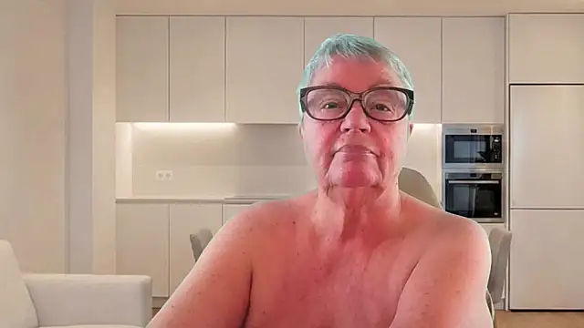 GrannyChrissy68 online show from 06-10-26, 02:49