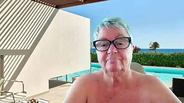 GrannyChrissy68 online show from 06-13-26, 02:48