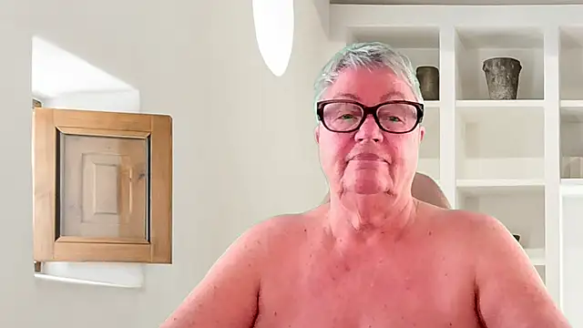 GrannyChrissy68 online show from 06-16-26, 01:03
