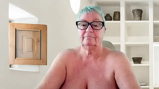 GrannyChrissy68 online show from 06-18-26, 03:27