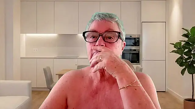 GrannyChrissy68 online show from 06-20-26, 12:19