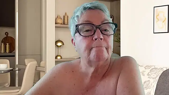 GrannyChrissy68 online show from 06-25-26, 01:26