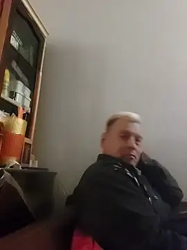 gayphotograper online show from 10-28-25, 08:11