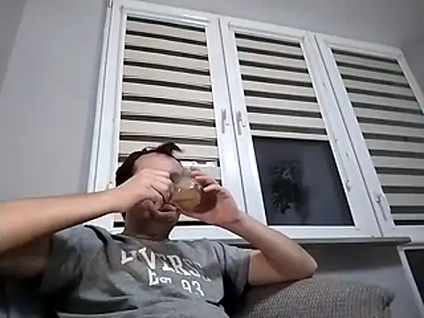 grzes19763 online show from 12-19-25, 03:19