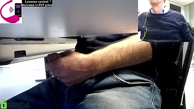 Snapshot of pliko chatting on 10-06-25, 10:12 pliko online show from 10-06-25, 10:12