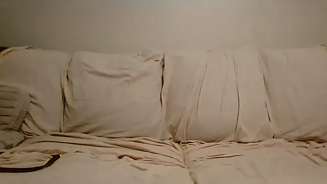 Snapshot of beautylovess chatting on 06-28-26, 01:33 beautylovess online show from 06-28-26, 01:33
