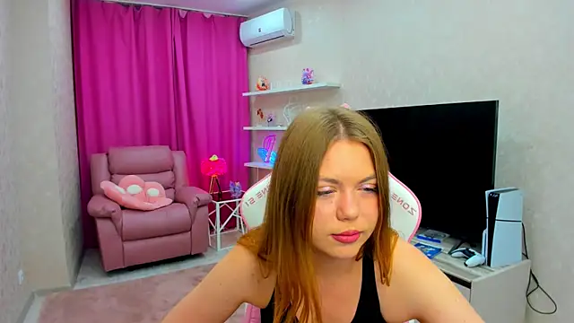 Strawberrye online show from 11-25-25, 03:28