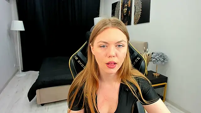 Strawberrye online show from 11-26-25, 03:29