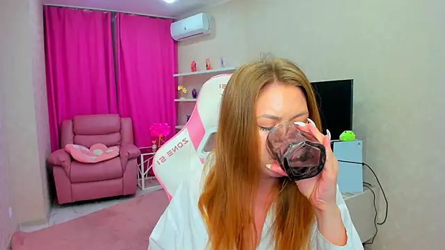 Strawberrye online show from 06-24-26, 03:27