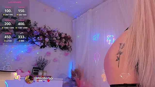 Mia Mi  online show from 02-25-25, 09:20