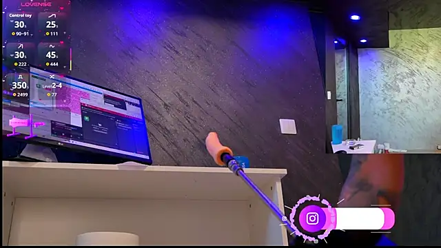 Snapshot of im-your-lovee chatting on 04-26-26, 06:00 im-your-lovee online show from 04-26-26, 06:00