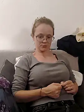 little-leni online show from 10-10-25, 08:30