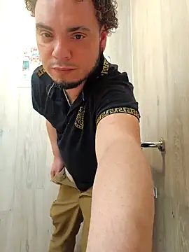 Snapshot of latinoflpr chatting on 02-10-26, 08:46 latinoflpr online show from 02-10-26, 08:46