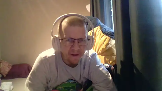 David250692 online show from 11-28-25, 09:45