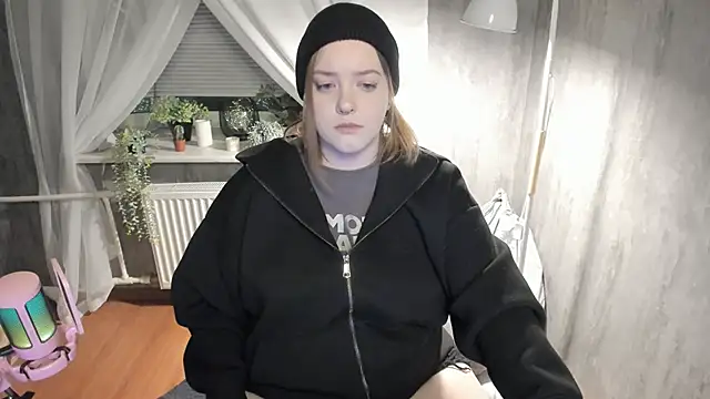 Sophia Edwards online show from 02-24-25, 06:36