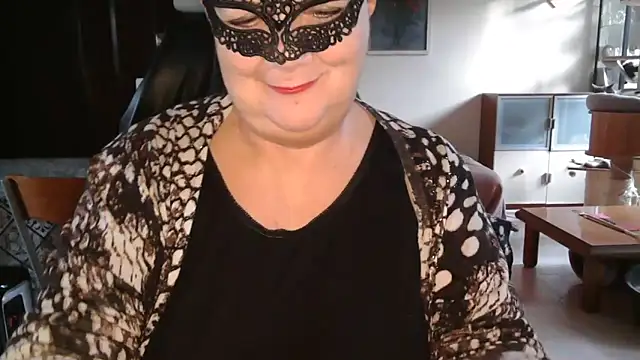 Snapshot of simona60 chatting on 10-29-25, 02:30 simona60 online show from 10-29-25, 02:30