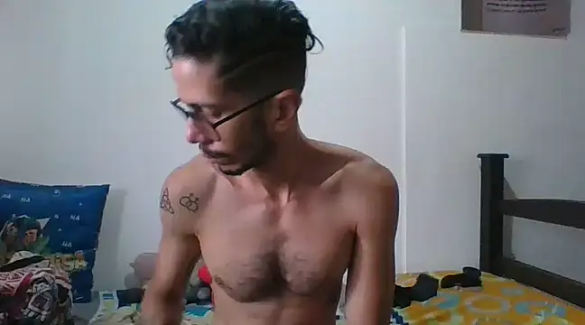 Snapshot of alisterxxx chatting on 12-26-24, 12:49 alisterxxx online show from 12-26-24, 12:49