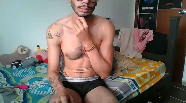 Snapshot of alisterxxx chatting on 12-28-24, 01:28 alisterxxx online show from 12-28-24, 01:28