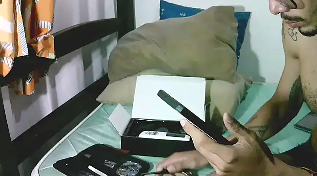 Snapshot of alisterxxx chatting on 01-03-25, 09:47 alisterxxx online show from 01-03-25, 09:47