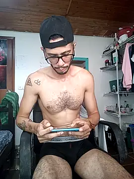 Snapshot of alisterxxx chatting on 01-08-25, 12:58 alisterxxx online show from 01-08-25, 12:58
