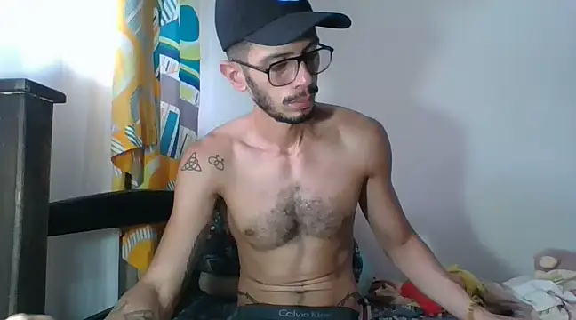 Snapshot of alisterxxx chatting on 01-14-25, 03:47 alisterxxx online show from 01-14-25, 03:47