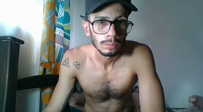 Snapshot of alisterxxx chatting on 01-14-25, 06:49 alisterxxx online show from 01-14-25, 06:49
