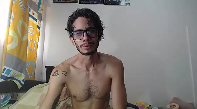 Snapshot of alisterxxx chatting on 03-07-25, 07:49 alisterxxx online show from 03-07-25, 07:49