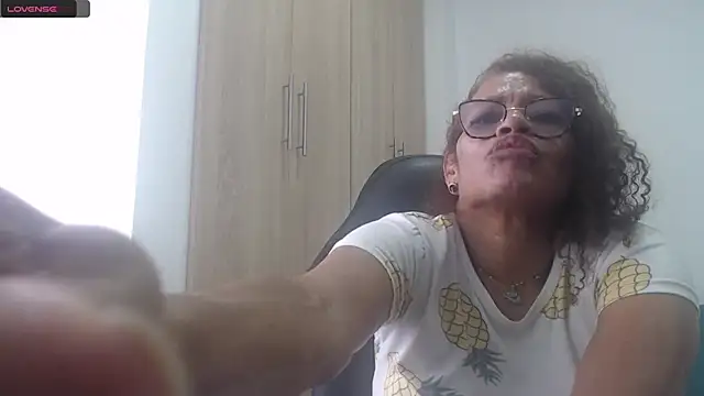 BustyMilf  online show from 01-28-25, 04:30