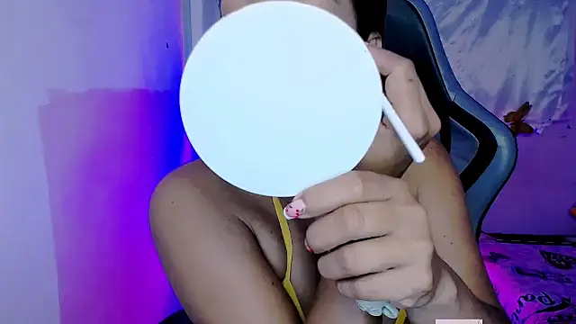 ninatiny online show from 10-26-25, 10:43