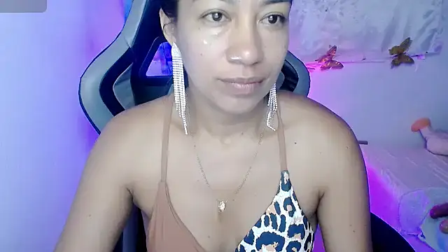 ninatiny online show from 11-02-25, 09:44