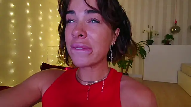 girl nextd00r online show from 01-16-25, 04:39