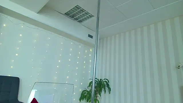 girl nextd00r online show from 02-07-25, 01:11