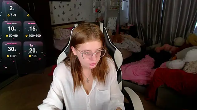 Snapshot of Kira_honeyy chatting on 04-12-26, 06:40 Kira honeyy online show from 04-12-26, 06:40
