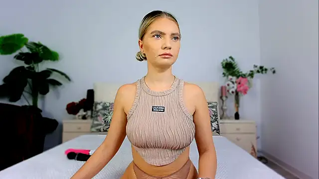 Snapshot of SashaRizz chatting on 10-13-25, 04:12 SashaRizz online show from 10-13-25, 04:12