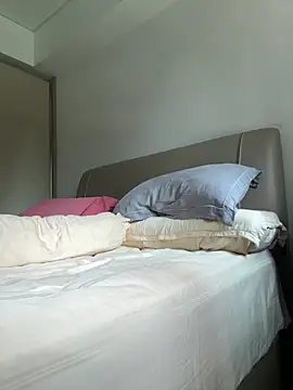 Snapshot of knobhead2020 chatting on 10-24-25, 04:42 knobhead2020 online show from 10-24-25, 04:42